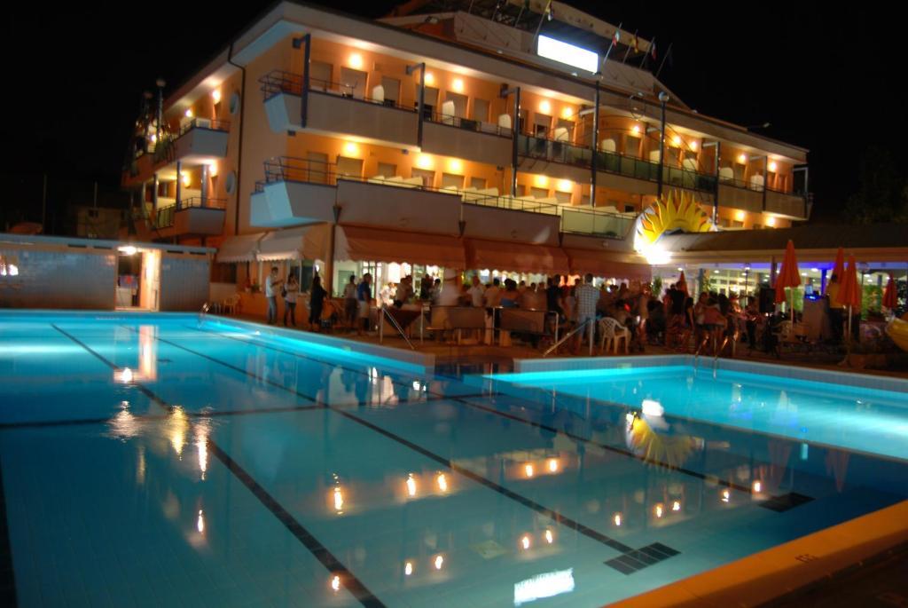 Hotel Serenissima Village Cesenatico Exterior foto