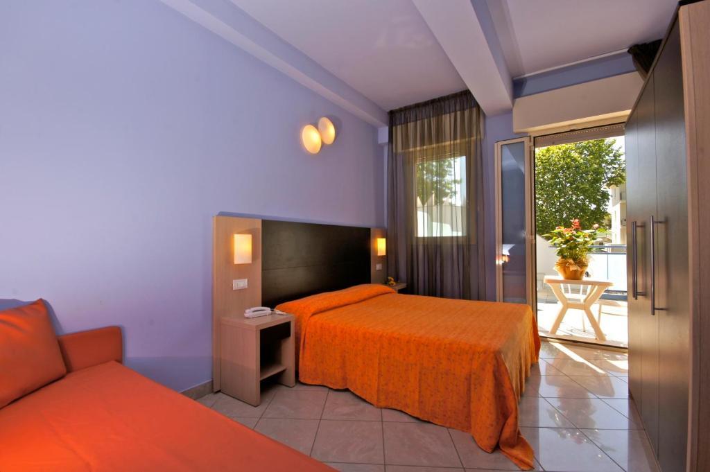Hotel Serenissima Village Cesenatico Zimmer foto