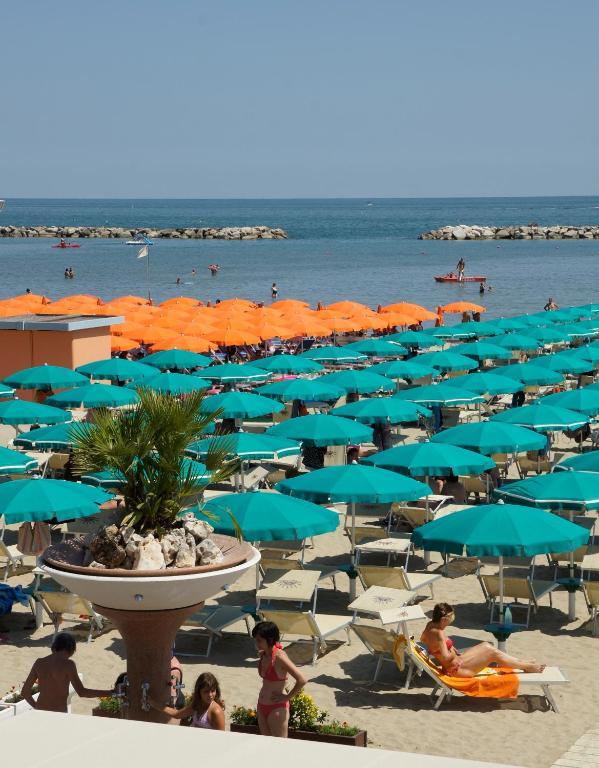 Hotel Serenissima Village Cesenatico Exterior foto