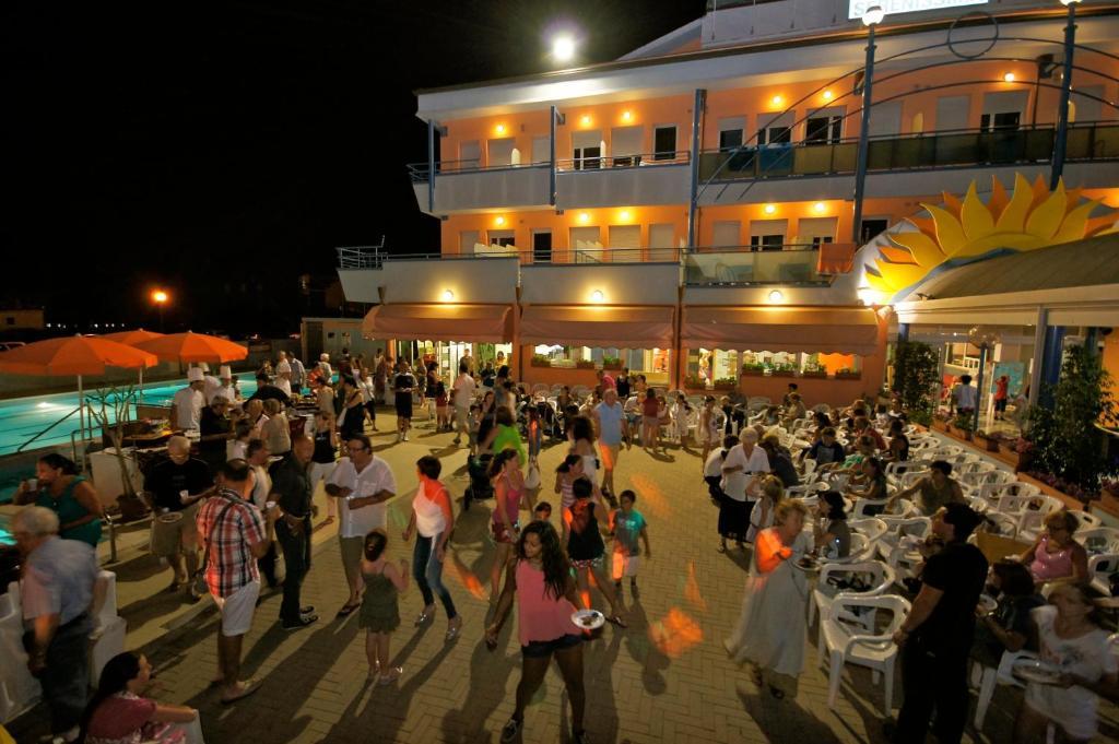 Hotel Serenissima Village Cesenatico Exterior foto