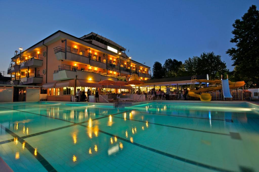 Hotel Serenissima Village Cesenatico Exterior foto
